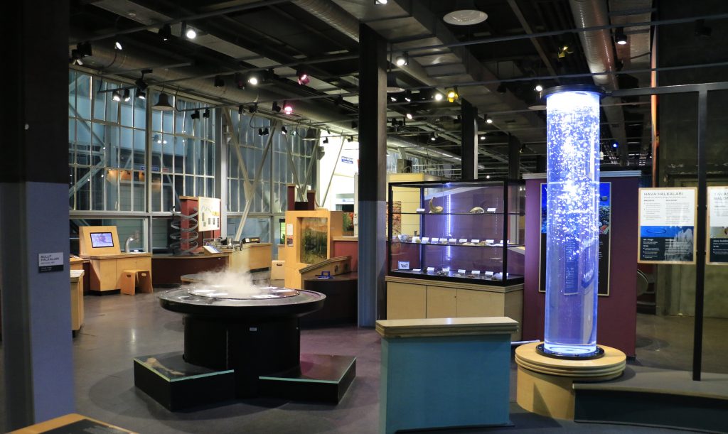 DİNAMİK DÜNYA KAPAK FOTOĞRAFI